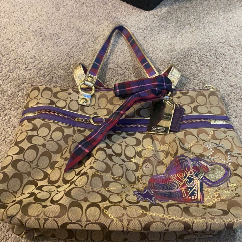 Poppy Coach Bag. Gently used. Overall really good condition.